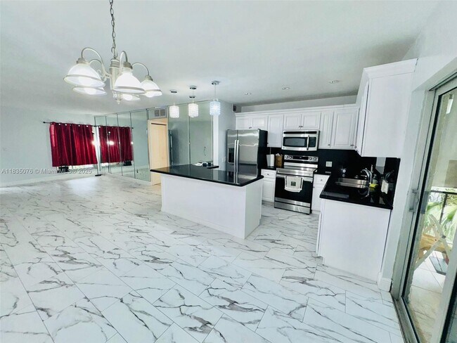Foto del edificio - 10850 W Flagler St