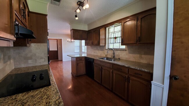 Building Photo - 5425 Fairway Dr