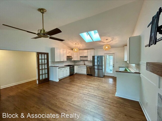 Building Photo - 3 br, 2 bath House - 1024 Mills Street
