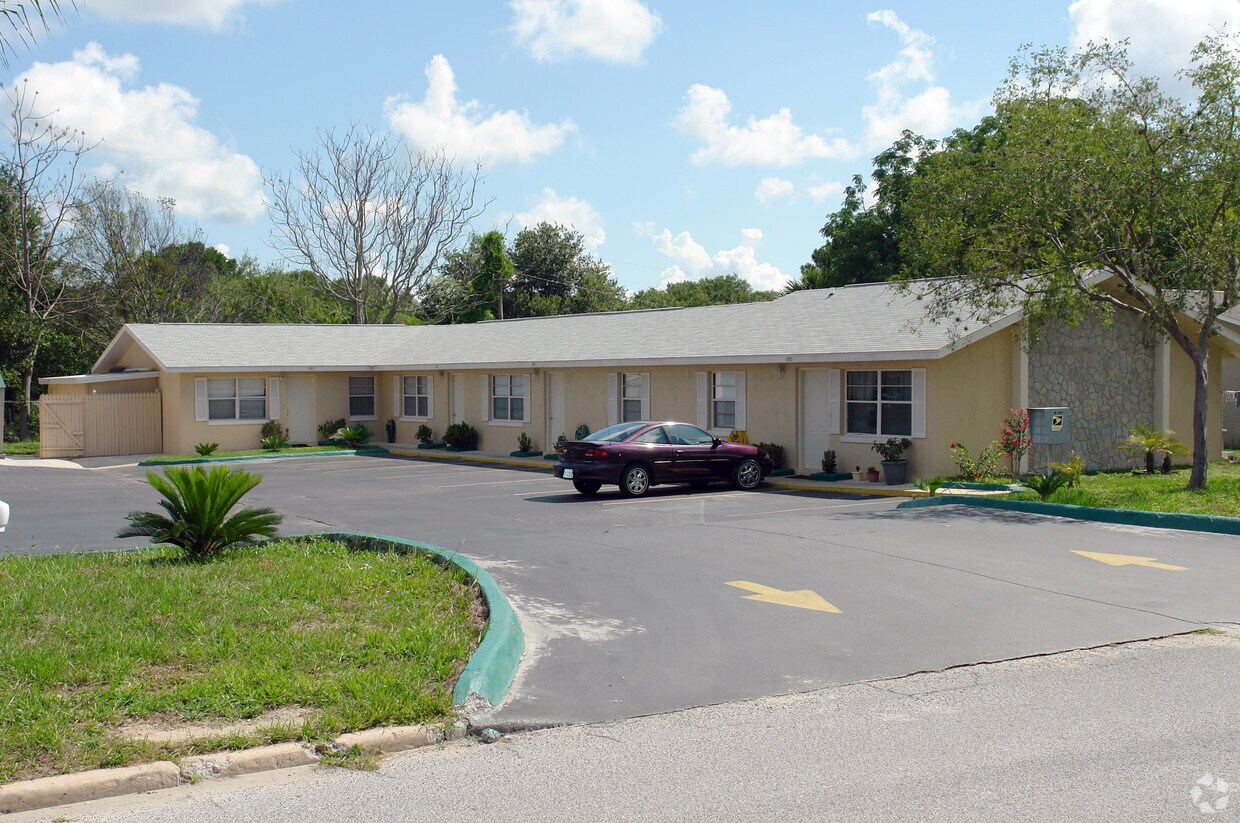 Primary Photo - Clermont Villiage Apartments