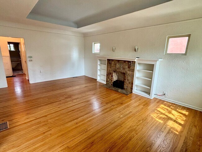 Building Photo - Beautiful 2 bed 1 bath home in University Heights