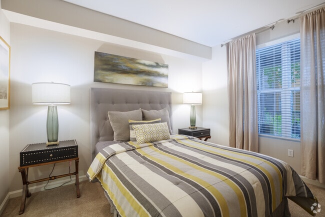 Residence 2 Luxury - Bedroom - Park Central