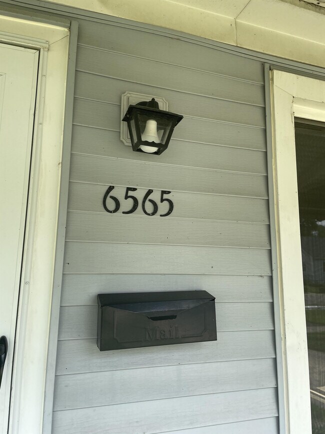 Foto del edificio - 6565 Burr St
