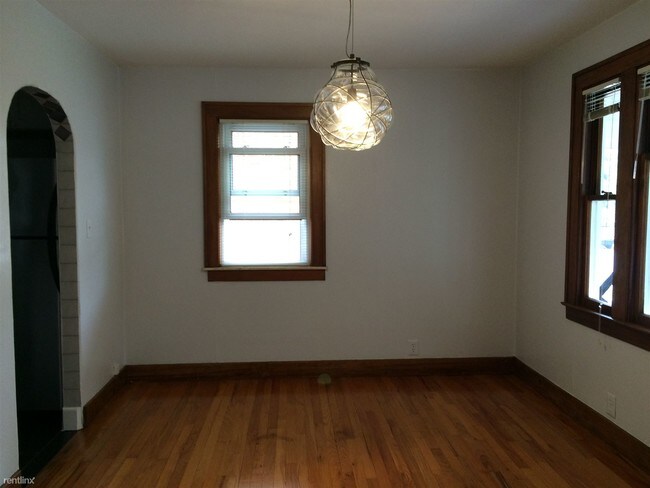 Building Photo - 319 W Marshall St
