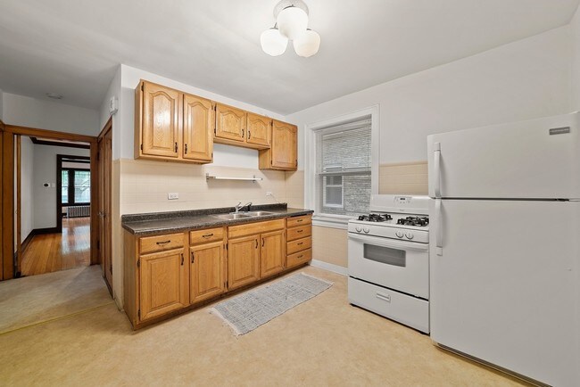 Building Photo - 1026 Dewey Ave