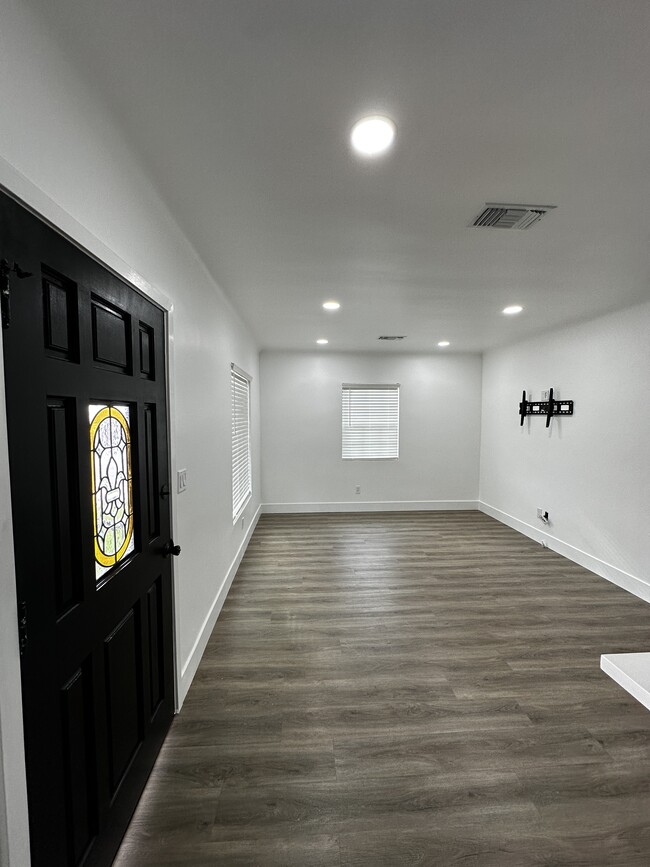 Entrance / Living Room - 2925 Artesia Blvd