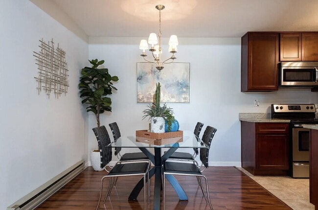 Building Photo - Centrally located one bedroom condo that w...