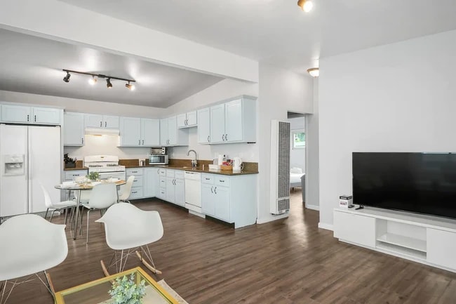 Building Photo - 728 Stepney Pl