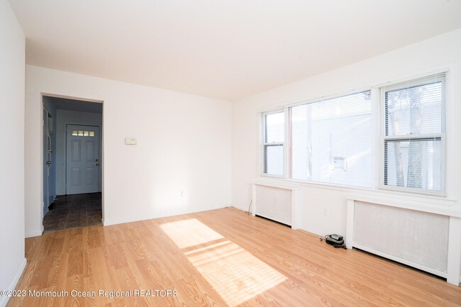 Building Photo - 1111 6th Ave