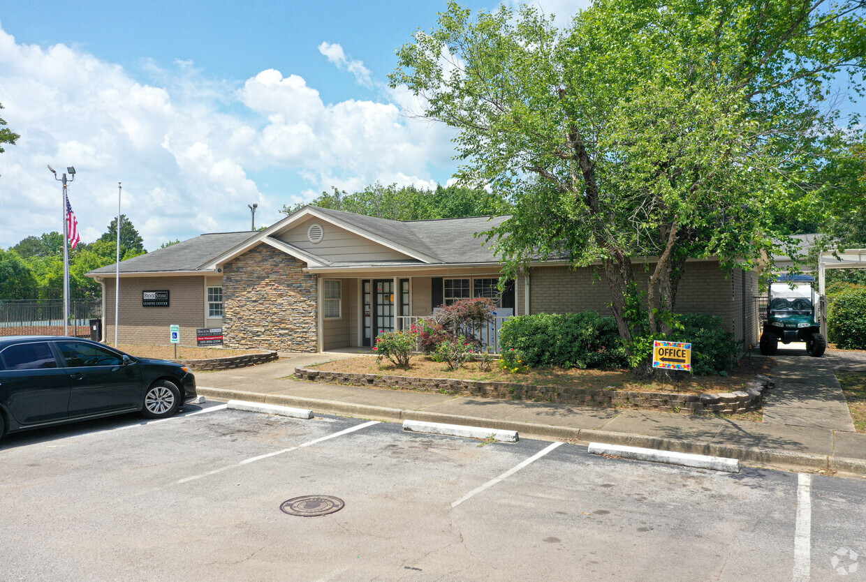 Primary Photo - Village Square Landings