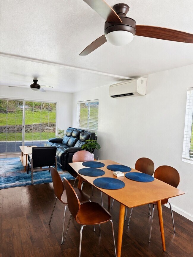 Espacio abierto para estar y comer - 74-5051 Malia Pl