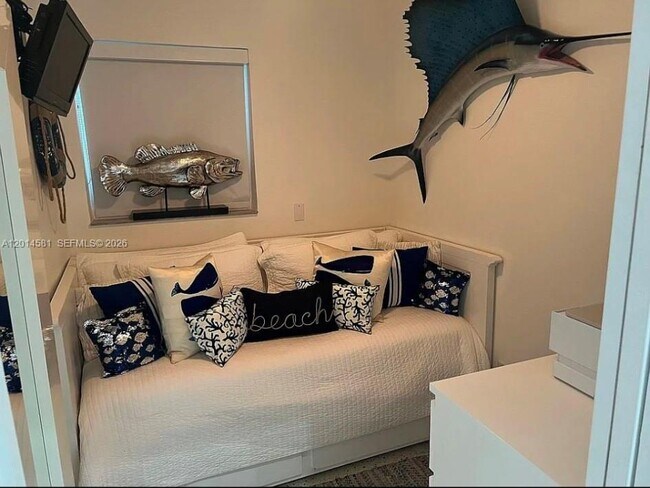 Foto del edificio - 3400 N Surf Rd