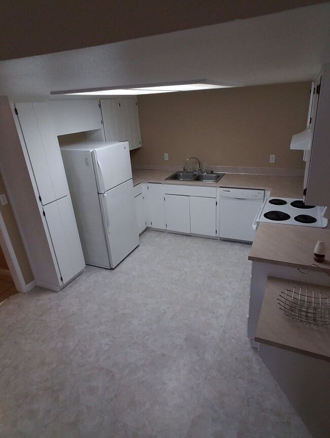 Building Photo - O24