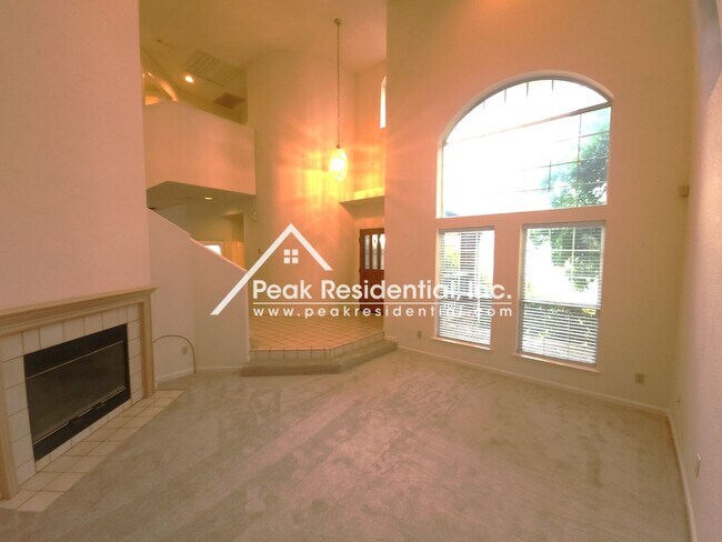 Building Photo - A Gorgeous 4bd/3ba Fair Oaks House with 3-...