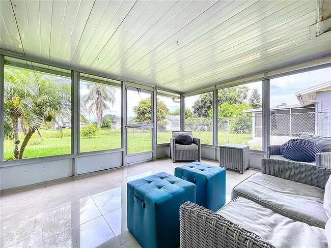 Building Photo - 2107 Harrison Dr