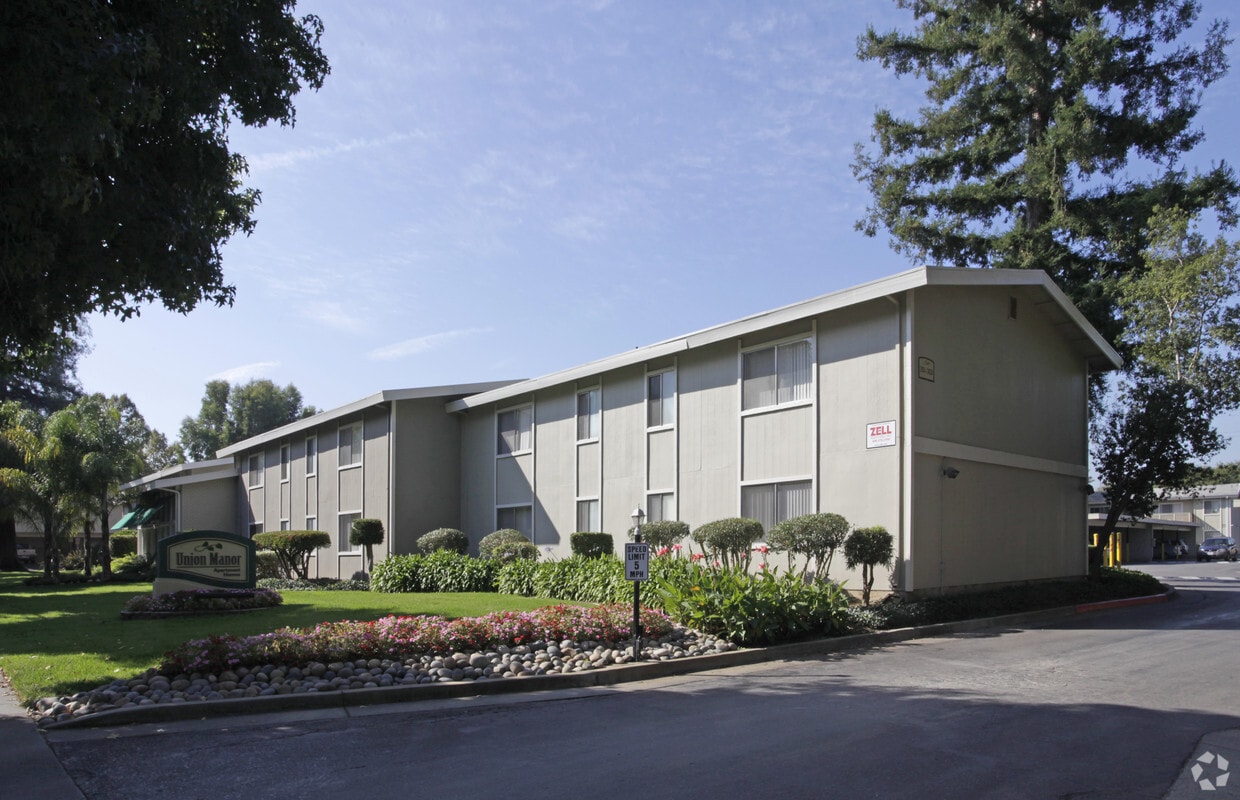 Primary Photo - Union Manor