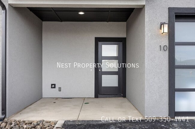 Building Photo - 601 S Dorsing St