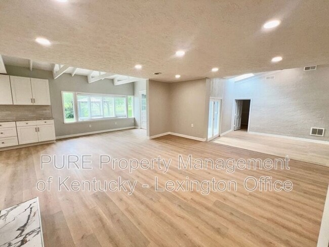 Foto del edificio - 3520 Combs Ferry Rd