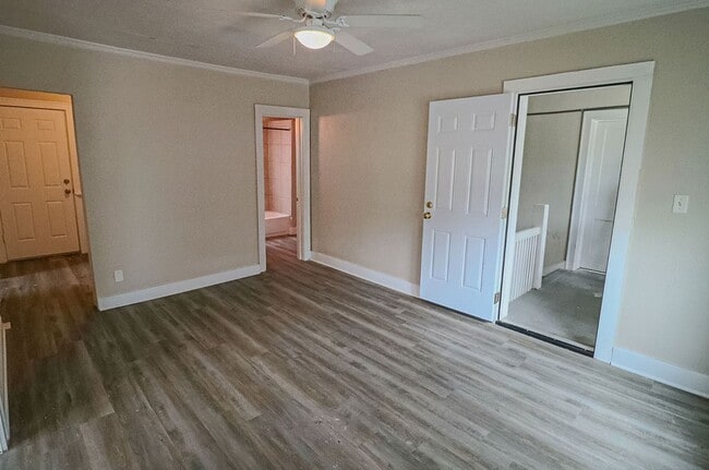 Building Photo - 306 E Pine St