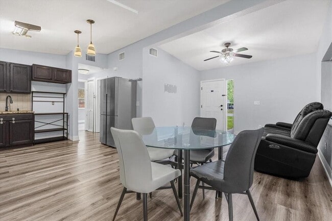 Foto del edificio - 1502 Daroca Dr