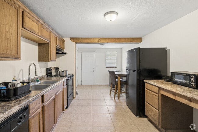 2BR, 1BA - 740SF - Kitchen - Blair Place Apartments