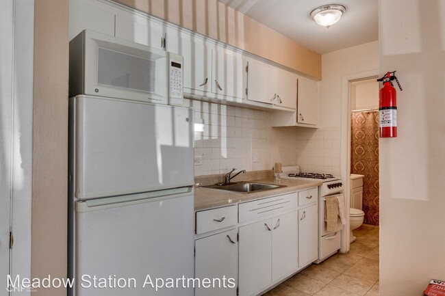 Building Photo - 1 br, 1 bath Apartment - 14525 S. Pulaski