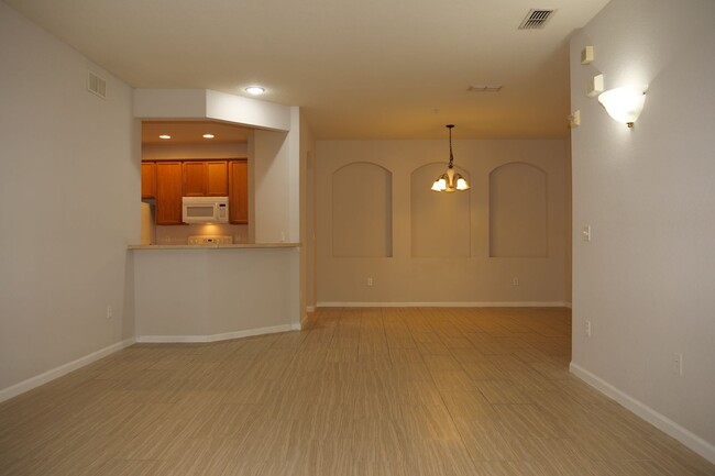 Building Photo - 3 Bed/2 Bath condo at Flora Ridge in Kissi...