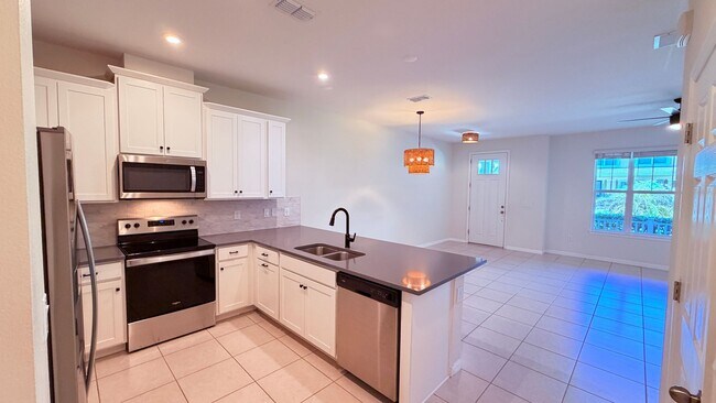 Building Photo - 3 Bd/2.5 Ba Townhome in Windemere!!
