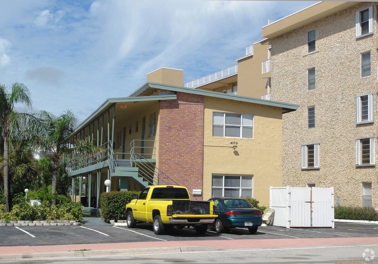 Primary Photo - 4109 N Ocean Blvd