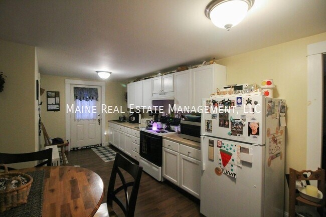 Building Photo - 48 Elm St