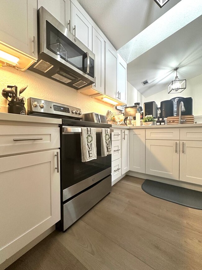 Foto del edificio - Gorgeous 2 Bed, 1.5 Bath Condo with Commun...