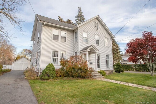 Building Photo - 376 Main St