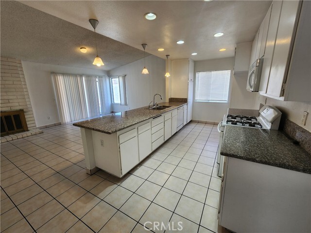 Building Photo - 1728 S Briar Ave