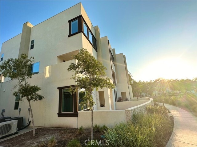 Building Photo - 147 Episode