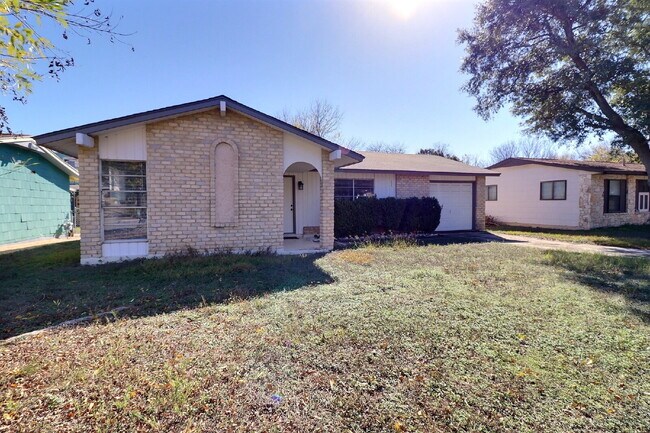 Foto del edificio - Cozy 3-Bed Home with Eat-In Kitchen & Covered Patio in Converse.