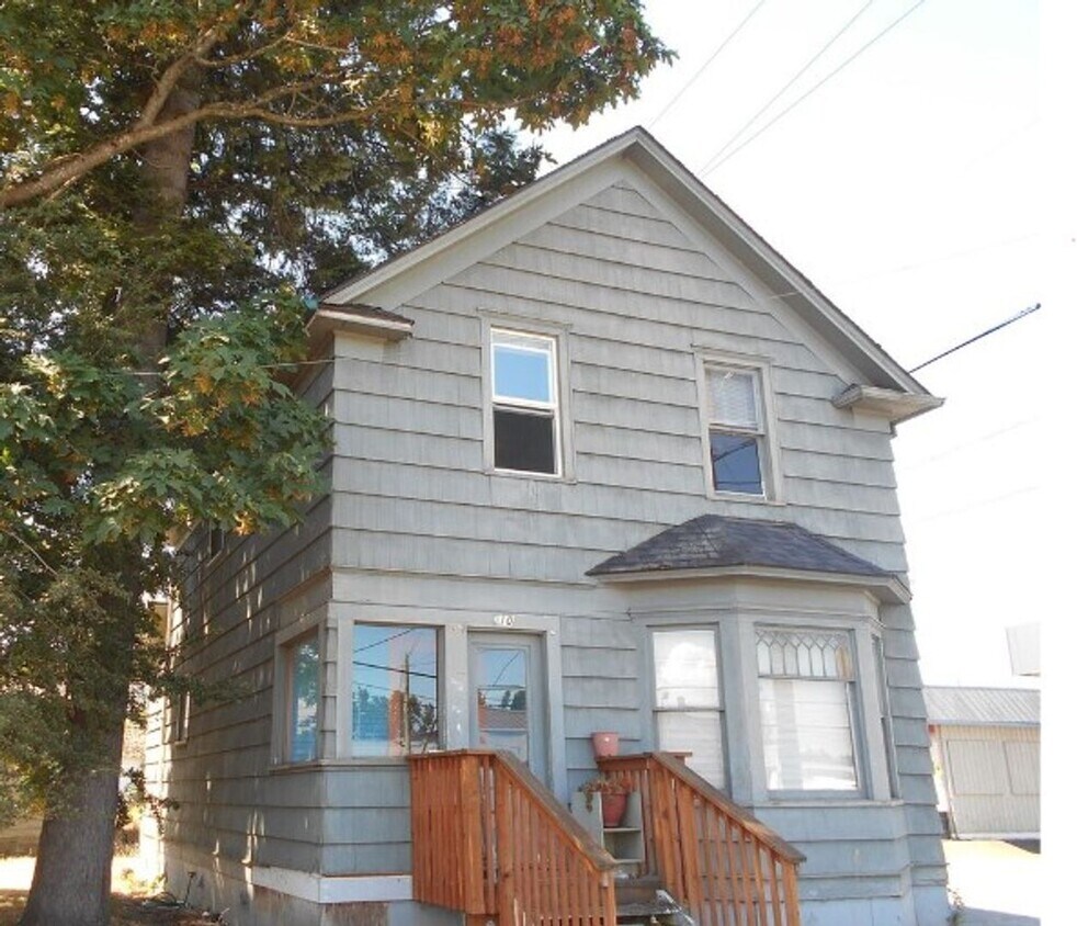 Foto principal - Available NOW!!!!!Charming Four Bedroom Ho...
