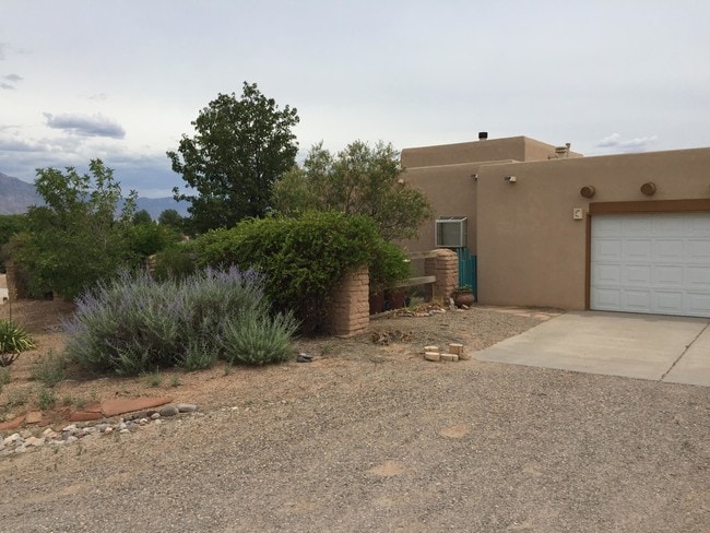 Building Photo - 160 Coyote Run