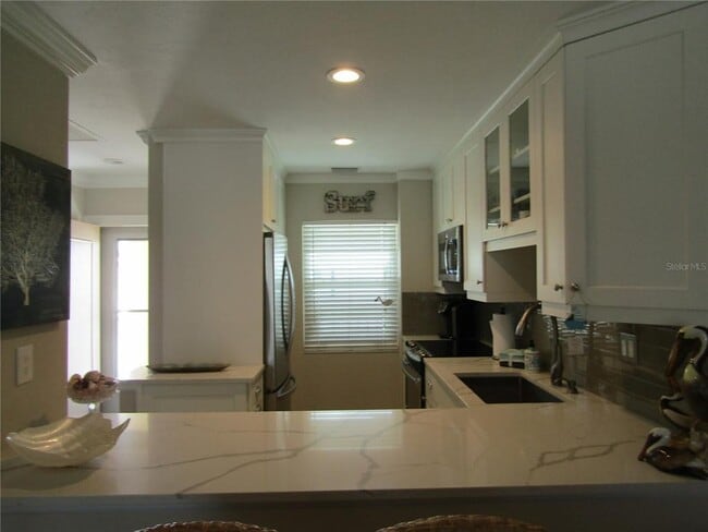Building Photo - 1400 Tarpon Center Dr