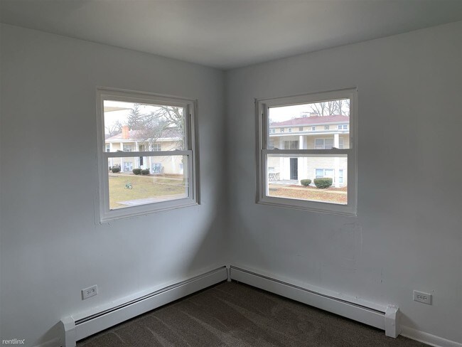 Building Photo - 2 br, 1 bath  - 1032 E Division St Apt C