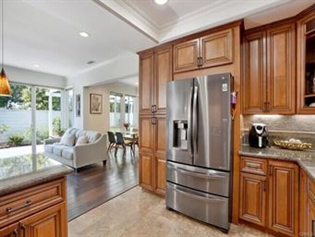 Foto del edificio - Beautifully Updated Model Home in the Prestigious, highly desirable Woodbridge