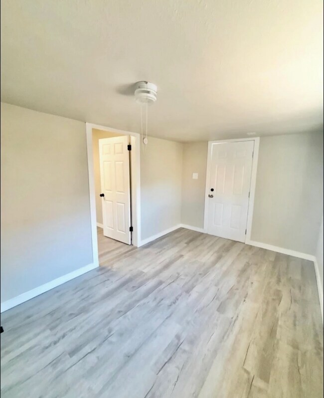 Foto del edificio - 1910 E 12th St