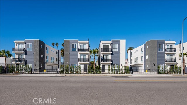 Building Photo - 2733 S La Brea Ave