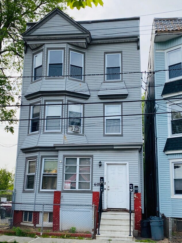 Primary Photo - 603 17th S St