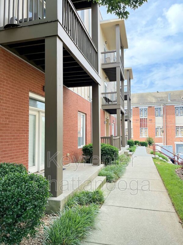 Building Photo - 863 Flynn St