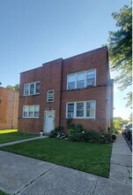 Building Photo - 6542 N Hoyne Ave