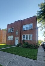 Building Photo - 6542 N Hoyne Ave