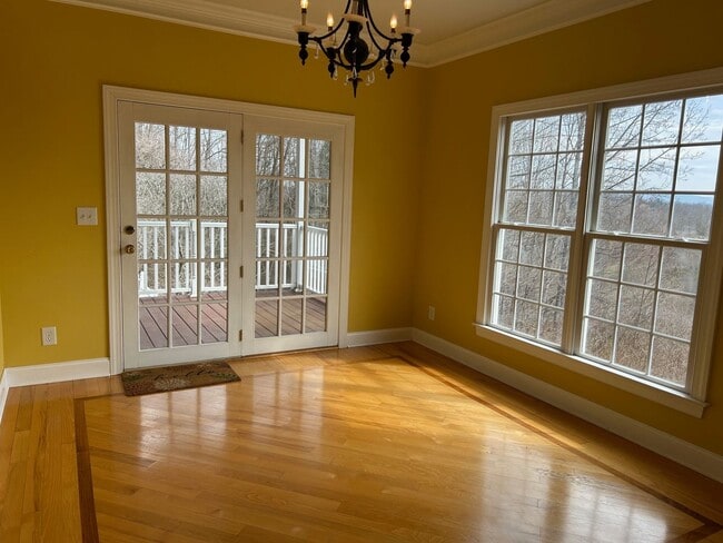 Building Photo - 3 or 4 Bedroom / 2 Bath Home   Kingsport TN