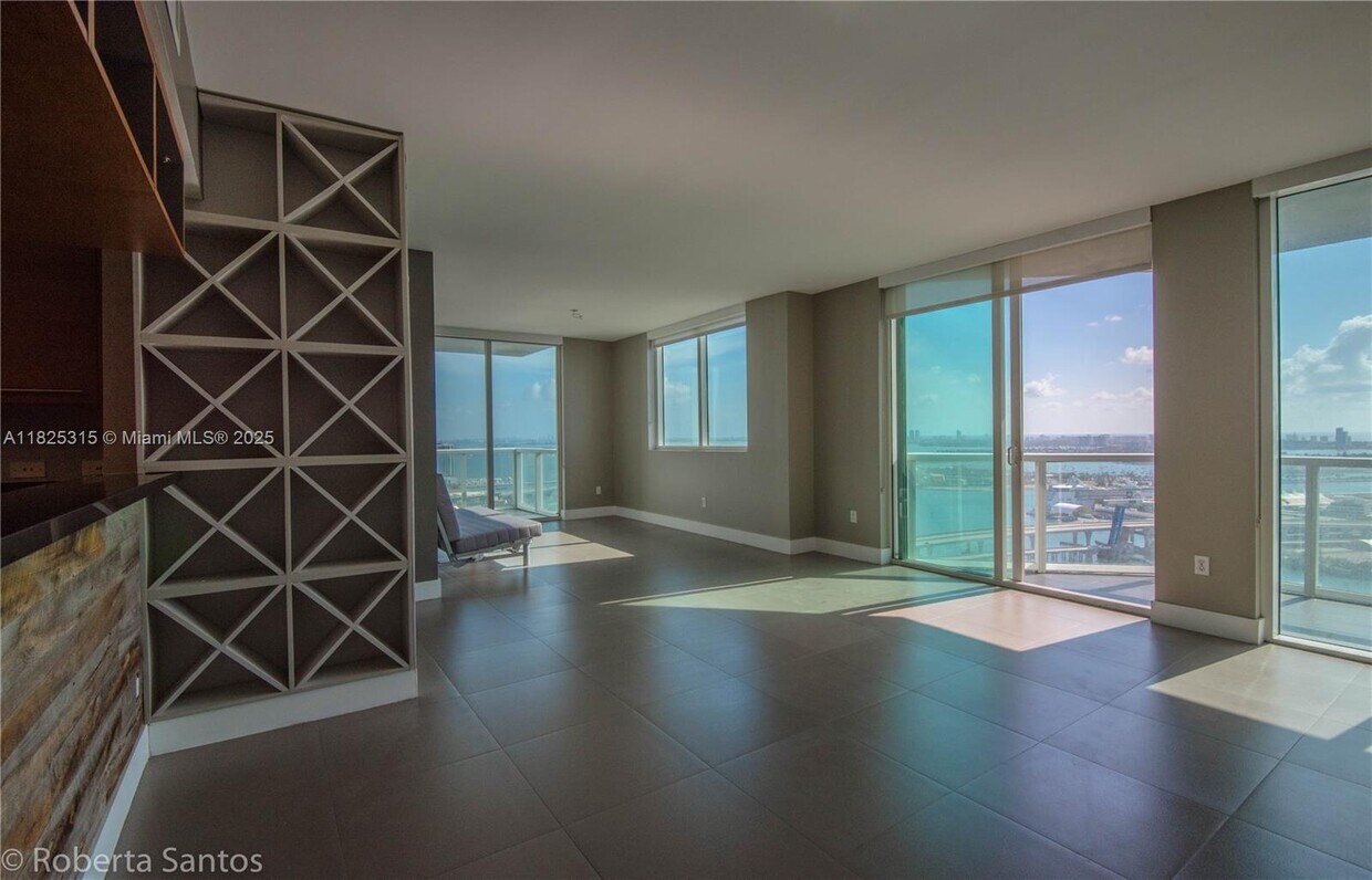 Primary Photo - 244 Biscayne Blvd