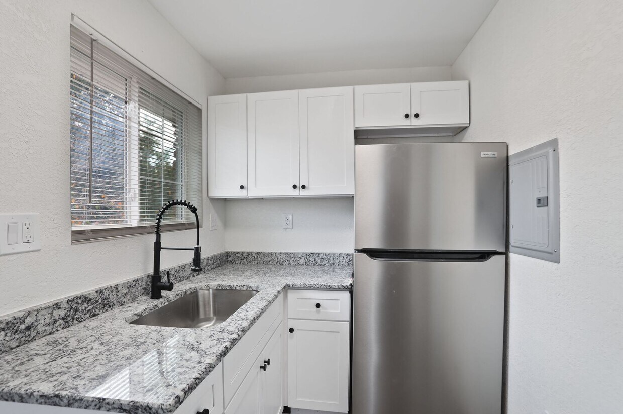 Primary Photo - Brentwood Meadows