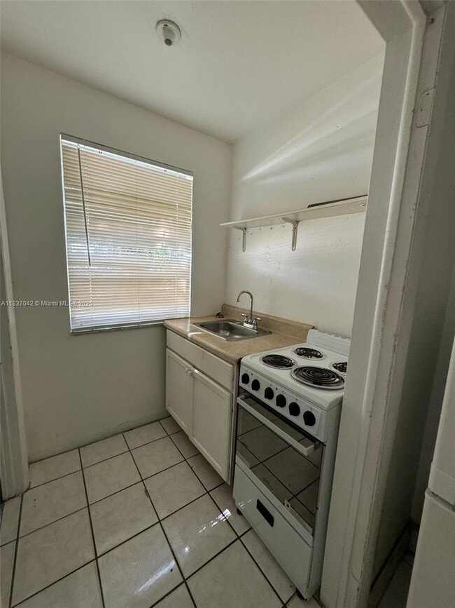 Building Photo - 2700 SW 62nd Ave